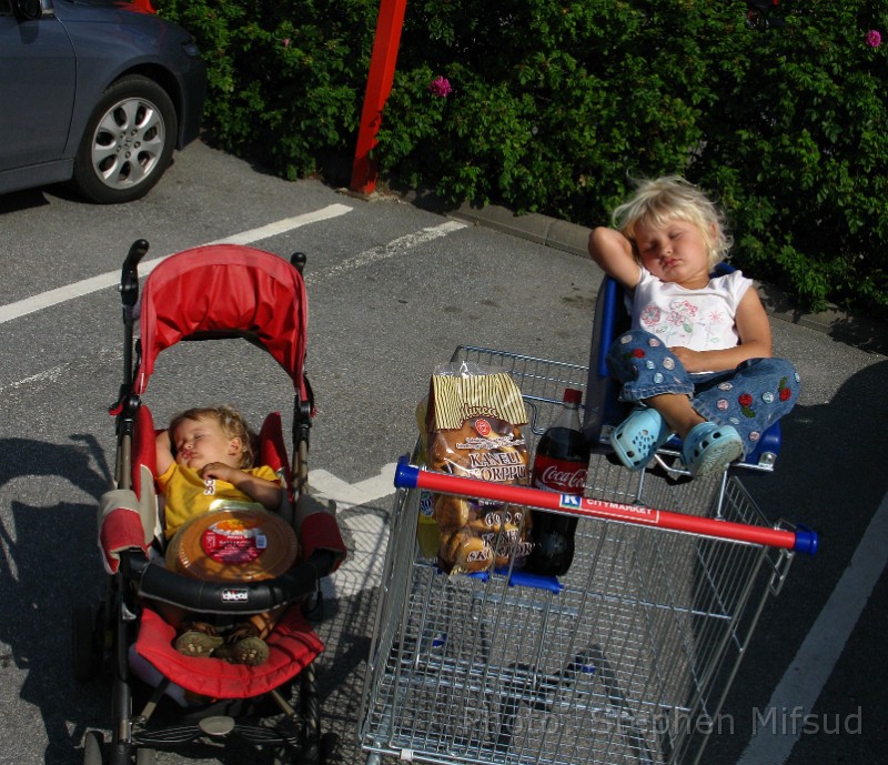 Bennas2010-6098.jpg - Prisma shopping complex with our children sleeping in the trolleys.